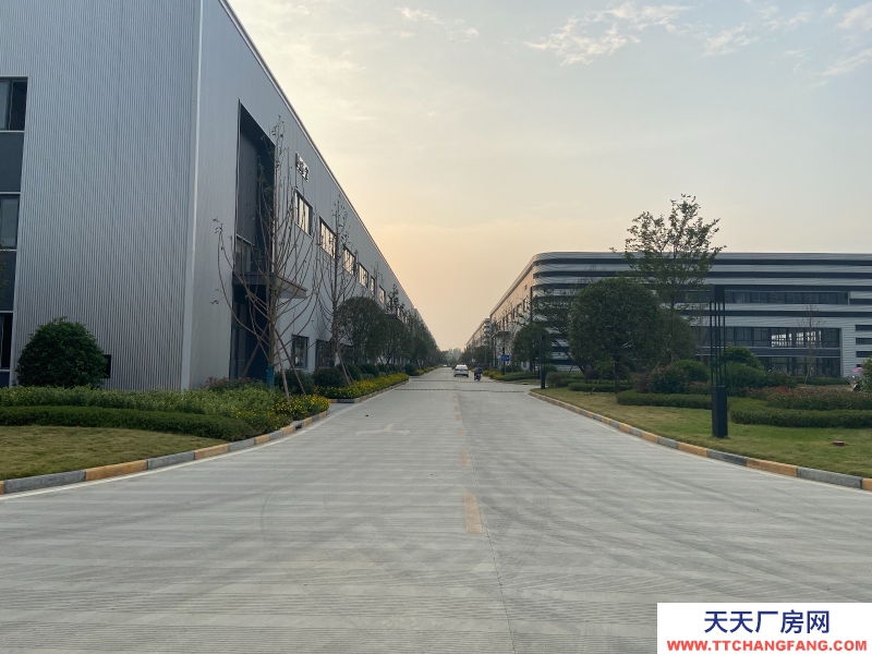 城北單層鋼結(jié)構(gòu)現(xiàn)房出租，高速路口，花園廠房！