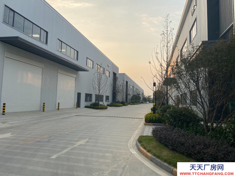 城北單層鋼結(jié)構(gòu)現(xiàn)房出租，高速路口，花園廠房！