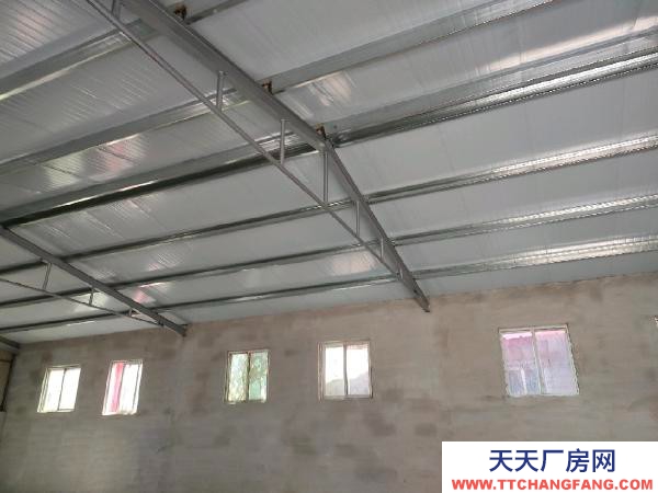 雙臺子305國道旁天寶農機北50米停車場院內，出入方便。