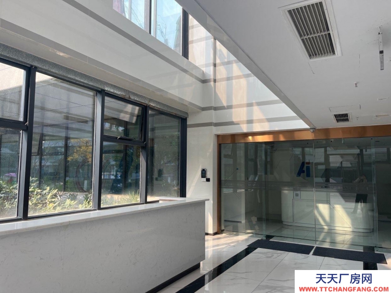 大數(shù)據(jù)產(chǎn)業(yè)園廠房出租，可供辦公、研發(fā)、生產(chǎn)使用。