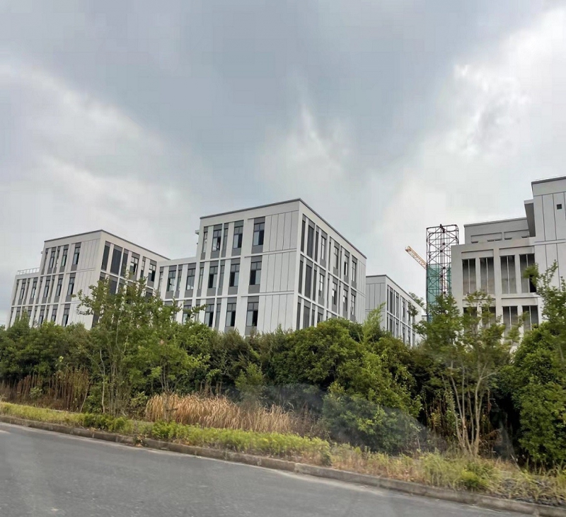 出售杭州高速口獨棟廠房，單價3000多起，可分層可獨棟出售，價格面談，中介勿擾