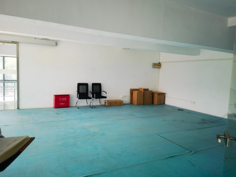 松江車墩二樓小面積辦公場地明亮有隔層