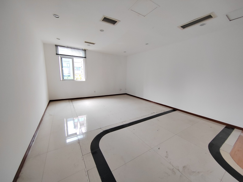 新年特惠特價！國家級孵化器，框架廠房，辦公研發生產都可，整層580平米