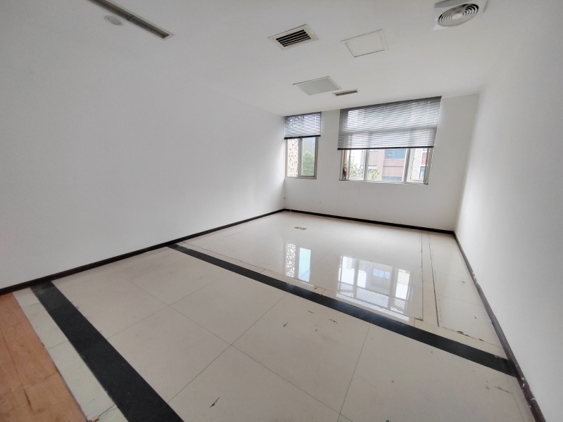 新年特惠特價(jià)！國家級孵化器，框架廠房，辦公研發(fā)生產(chǎn)都可，整層580平米