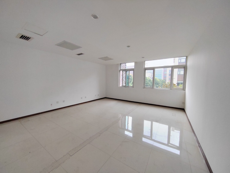 新年特惠特價(jià)！國家級孵化器，框架廠房，辦公研發(fā)生產(chǎn)都可，整層580平米