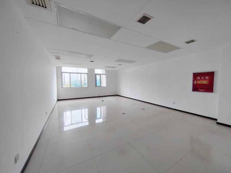 新年特惠特價(jià)！國家級孵化器，框架廠房，辦公研發(fā)生產(chǎn)都可，整層580平米