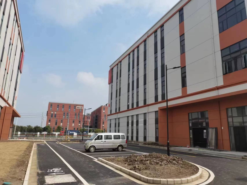 出售廠房，高速口，貨車通行方便，配套齊全，市區(qū)產(chǎn)證