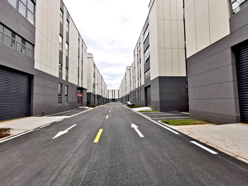 低首付，快速路旁，高速口首層8米1的2.5層標準框架結構廠房