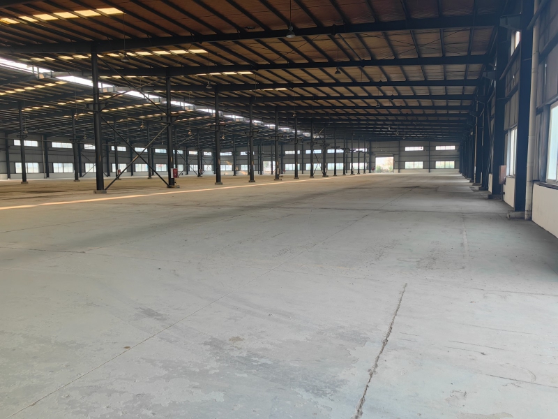 長(zhǎng)288米5噸行車廠房出租