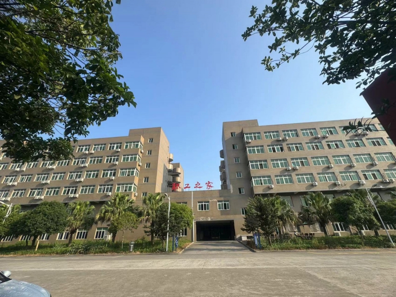 32000平米高標(biāo)準(zhǔn)廠房可分租,配套設(shè)施完善,環(huán)境好