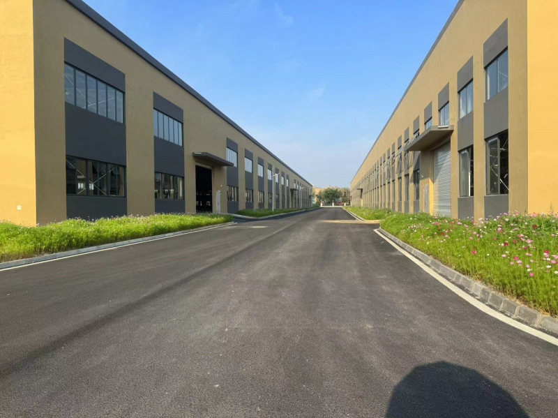 32000平米高標(biāo)準(zhǔn)廠房可分租,配套設(shè)施完善,環(huán)境好