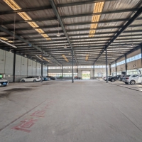 溫江地鐵口廠房直租10000平單層鋼結構8.3m高，有產權證，可分可整租