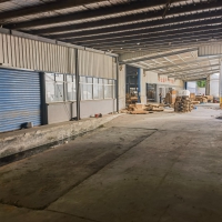 時代高架口，235國道旁廠房出租