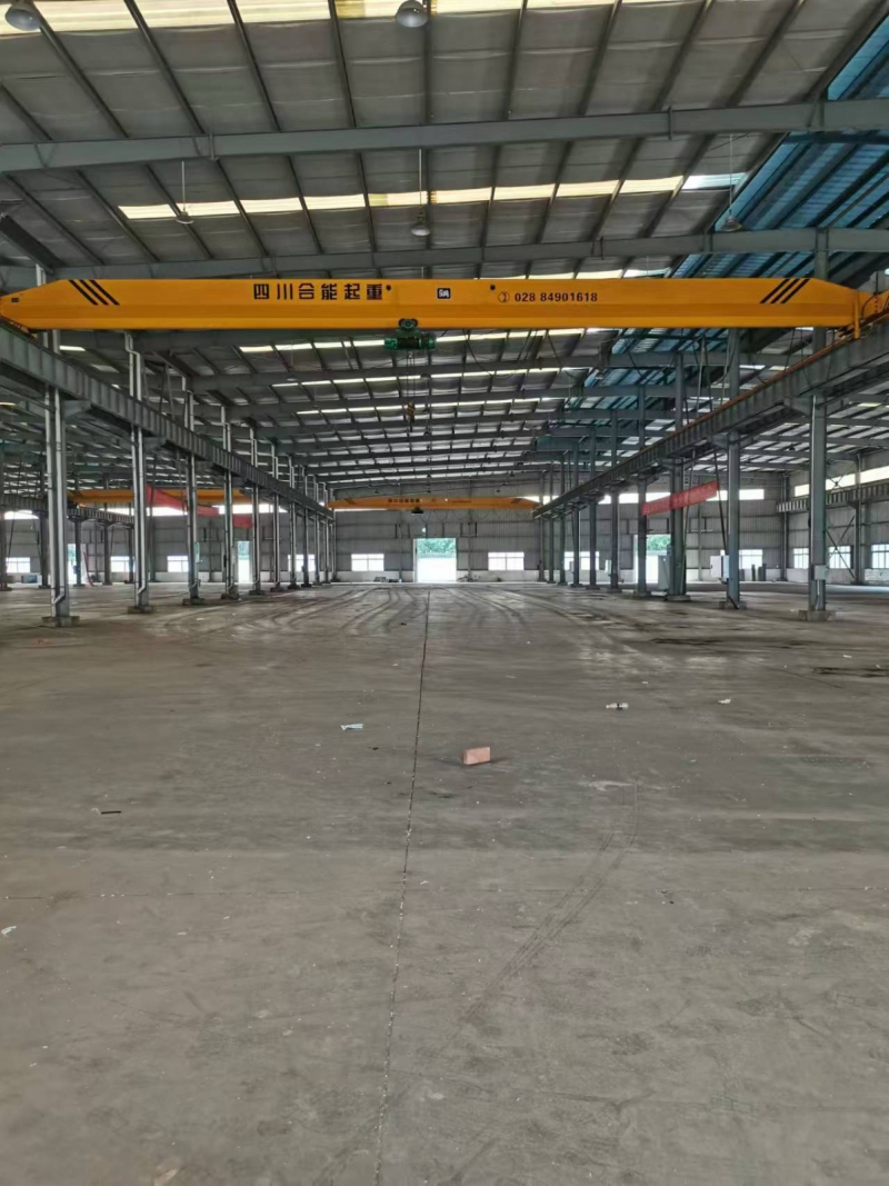 成都帶行車單層鋼結構廠房出租，面積12000平米，可以分租