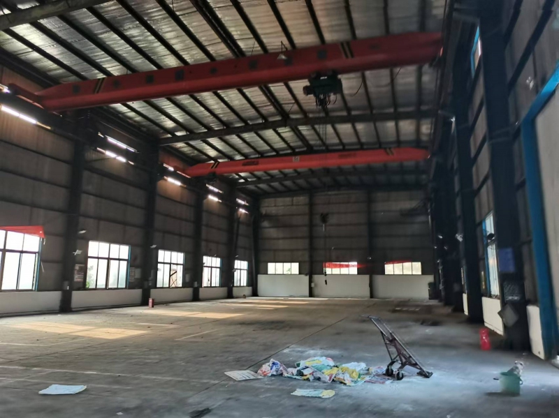 新都單層帶行車鋼結構廠房，行車10噸，適合做汽修等行業