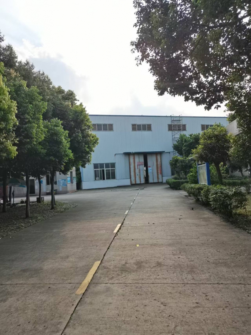 郫都區(qū)單層鋼結(jié)構(gòu)廠房出租。廠房9米高，面積800平米