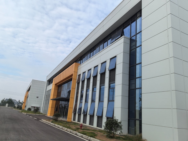 成都辦公樓出租，1-3層1500平米，也可生產住宿