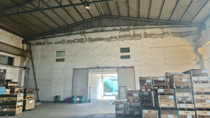 西青王穩(wěn)莊工業(yè)園  總面積3400平 有辦公區(qū) 兩臺(tái)天車