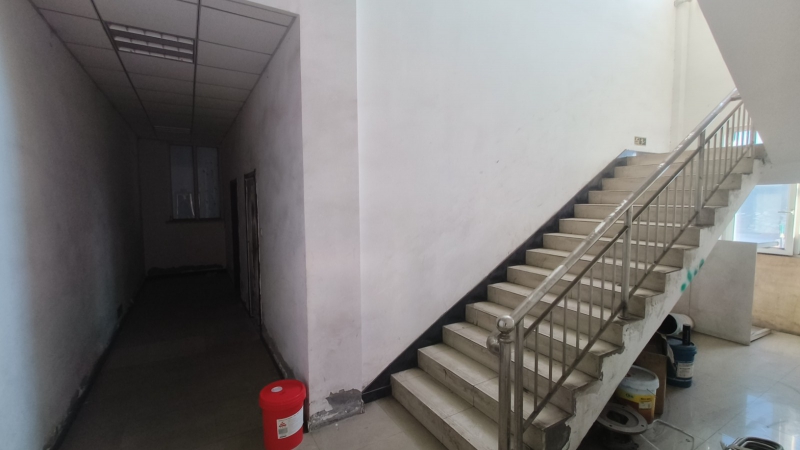 西青王穩(wěn)莊工業(yè)園  總面積3400平 有辦公區(qū) 兩臺(tái)天車